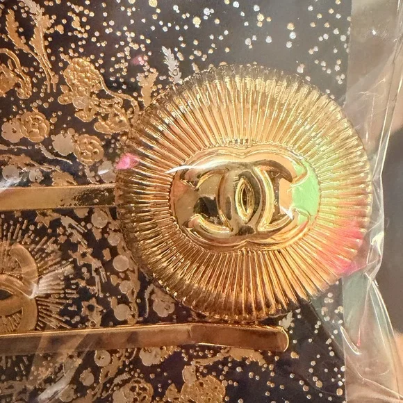 Chanel Beaute Set Radiant Gold Hair Pins NEW/SEALED Comes in Chanel Gift Bag - Picture 4 of 5